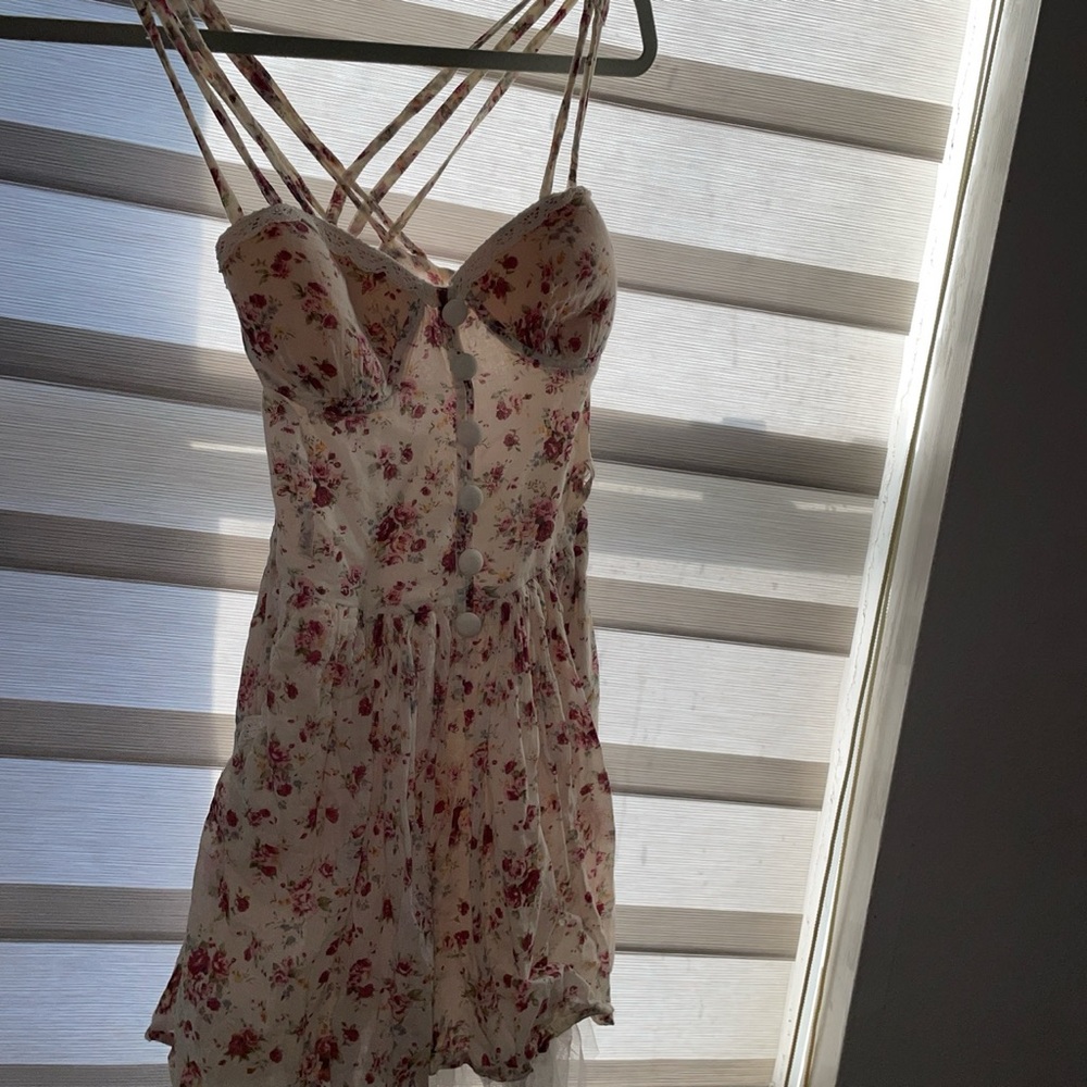 Mini floral dress with tulle, medium but runs small. has cups inside dress